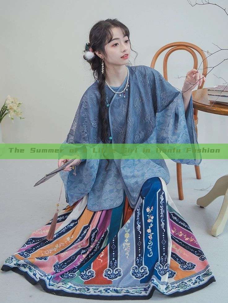The Summer of a Little Girl in Hanfu Fashion The Summer of a Little Girl in Hanfu Fashion