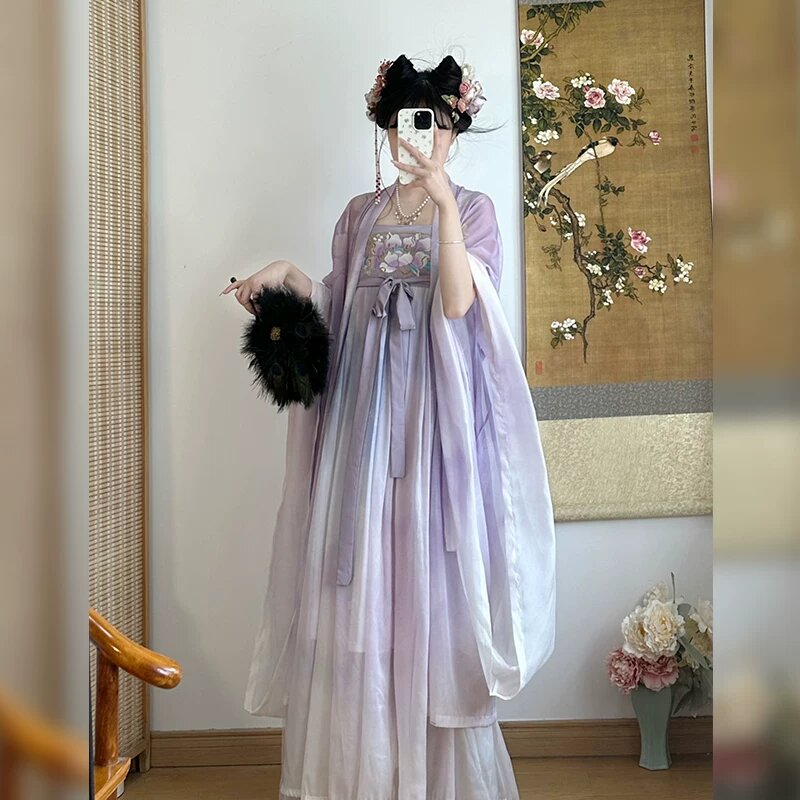 Embracing Modernity in Traditional Style:The New and Improved Qipao Revamp Embracing Modernity in Traditional Style:The New and Improved Qipao Revamp