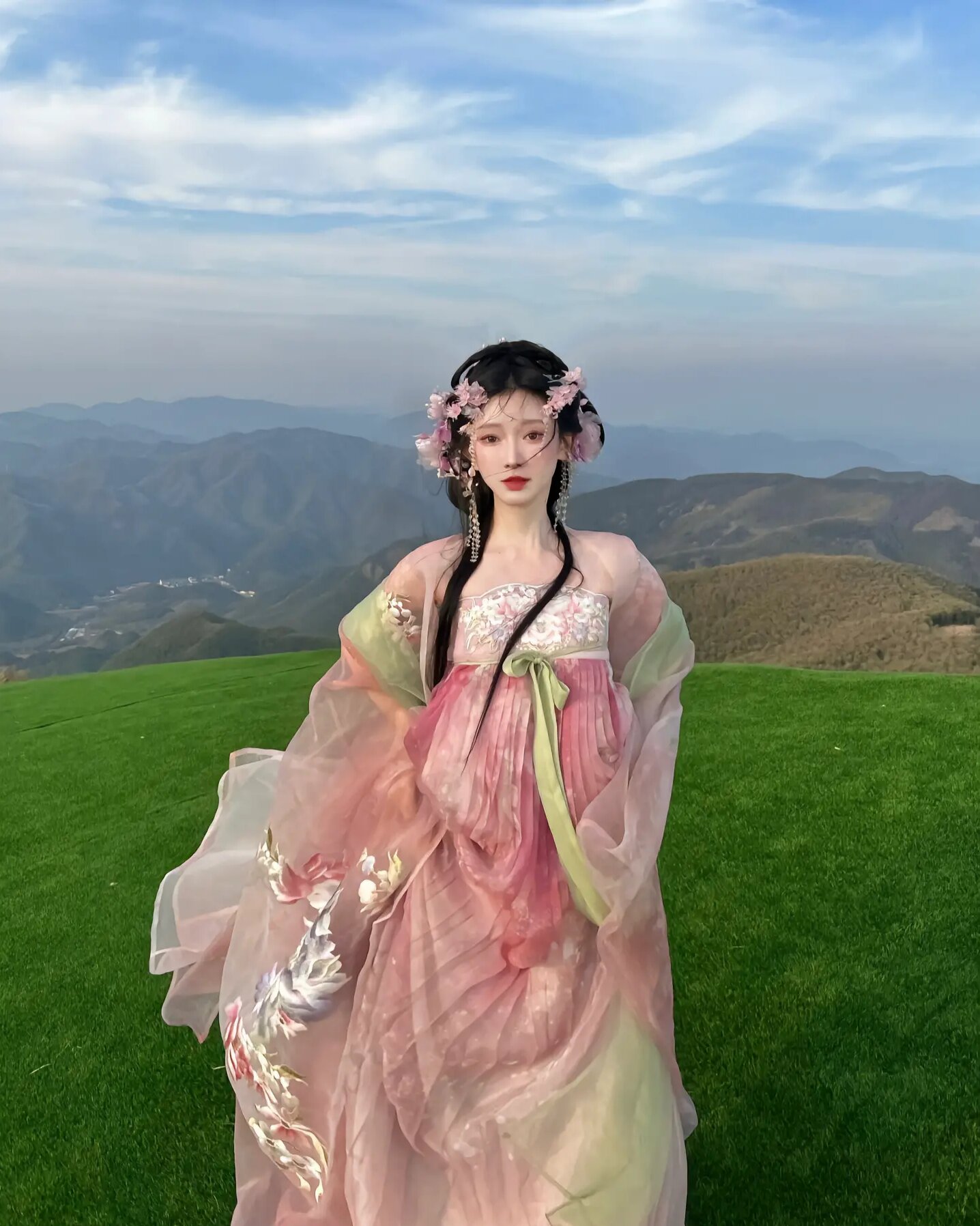 Vintage-Style Girls Cheongsam:A Blend of Traditional Chinese Elegance Vintage-Style Girls Cheongsam:A Blend of Traditional Chinese Elegance