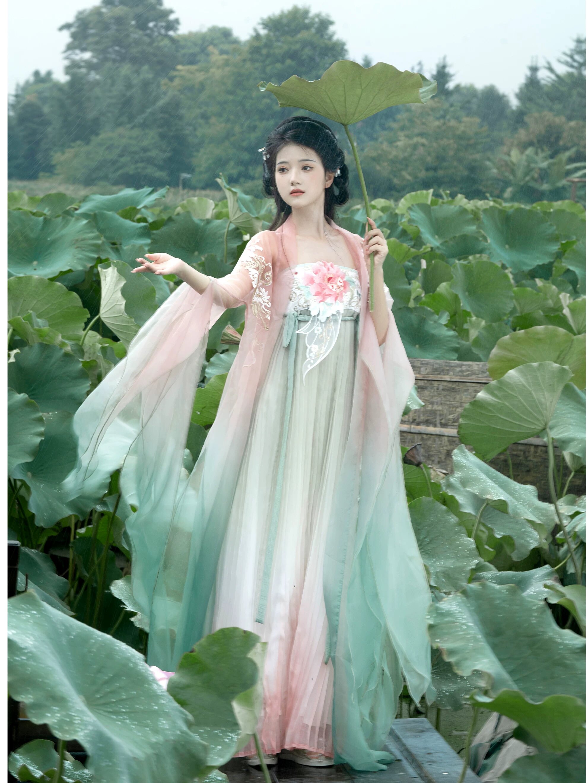Embracing Elegance:The Perfect Pairing of High-heeled Fine-heeled Shoes and Cheongsam for Women Embracing Elegance:The Perfect Pairing of High-heeled Fine-heeled Shoes and Cheongsam for Women