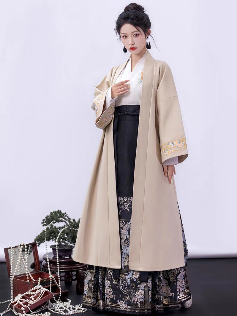 The U-Clip Hair Accessory in Hanfu Fashion:A Closer Look The U-Clip Hair Accessory in Hanfu Fashion:A Closer Look