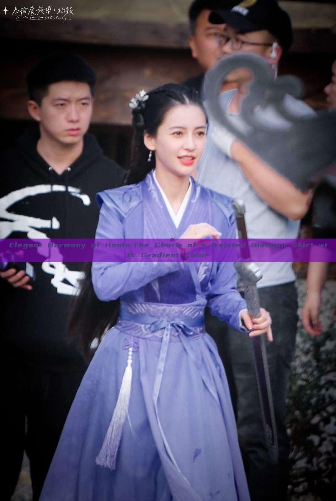 Elegant Harmony of Hanfu:The Charm of a Waisted Qiaoqun Skirt with Gradient Color Elegant Harmony of Hanfu:The Charm of a Waisted Qiaoqun Skirt with Gradient Color