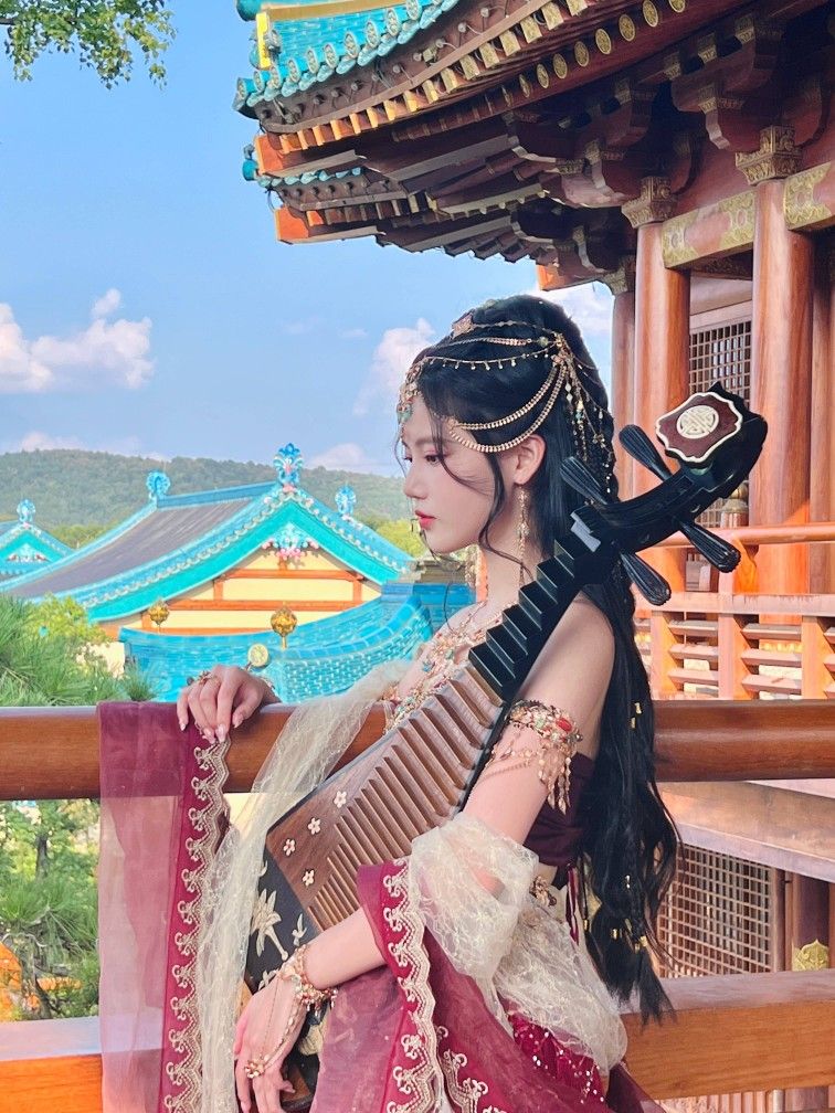The Return of the Red Cheongsam:A Symbol of Tradition and Celebration The Return of the Red Cheongsam:A Symbol of Tradition and Celebration