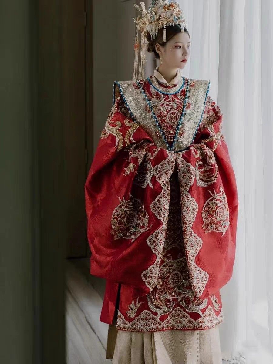 The Charm of Dolman Collar Cheongsam:A Guide to Mid-Length Qipao with a Traditional Twist