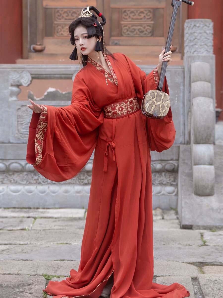 The Splendor of Sitaos Qipao:Exploring the Embroidered Elegance of Jing Tians Cheongsam Style