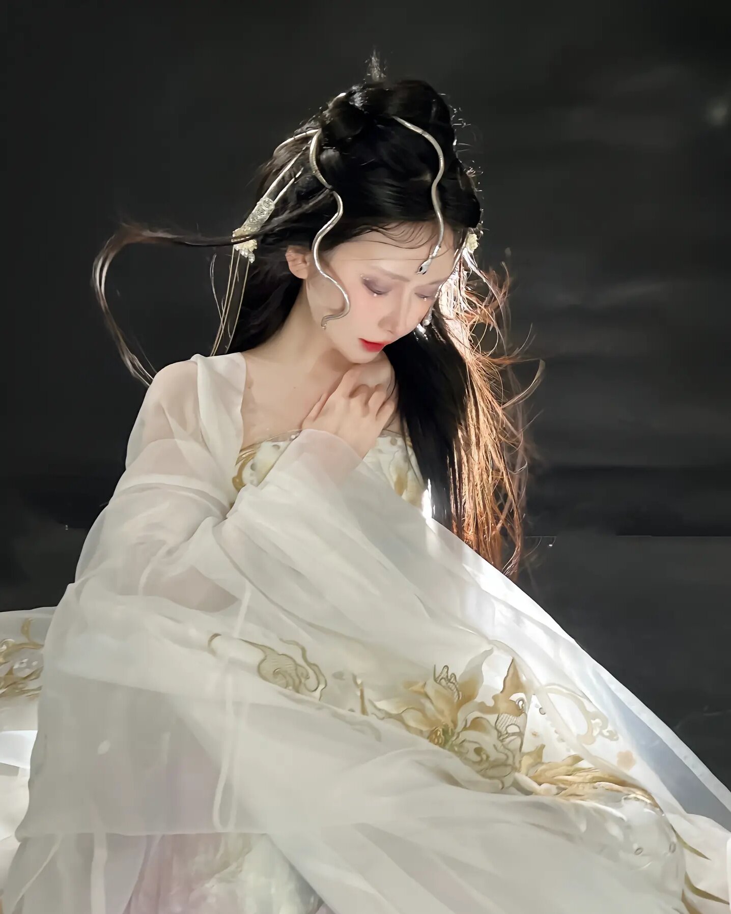 Embracing the New Chinese Chic:Mini-Sized Qipao with a Luxe Twist Embracing the New Chinese Chic:Mini-Sized Qipao with a Luxe Twist