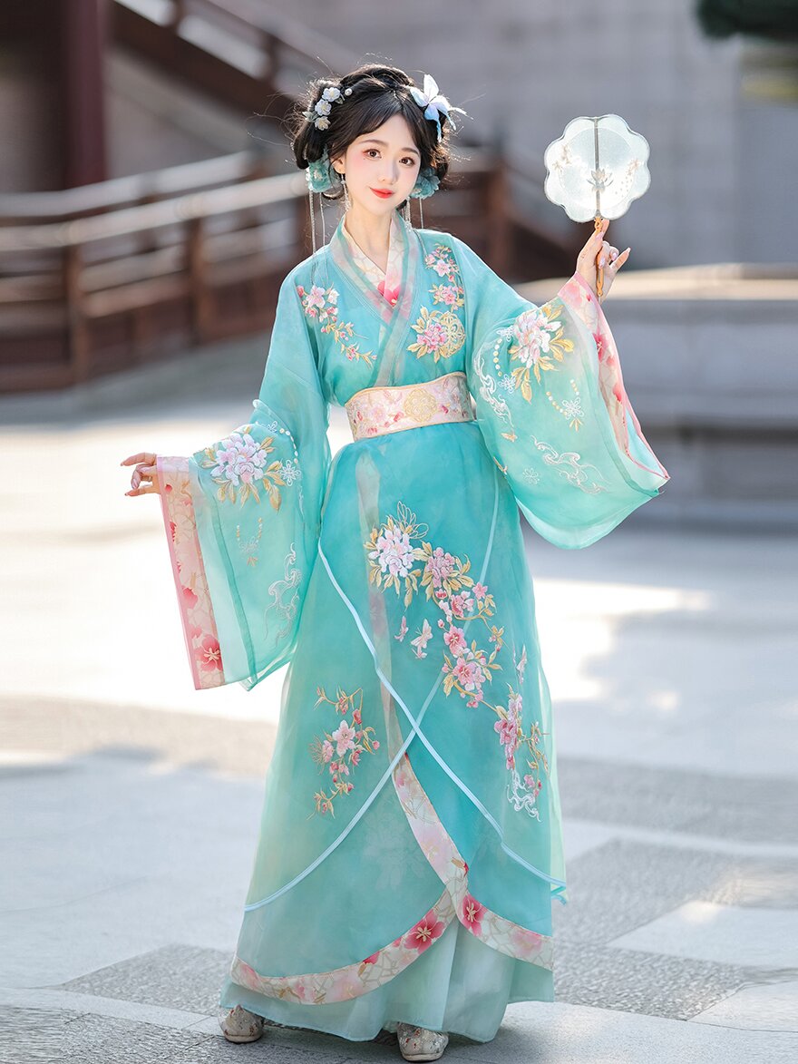 Starry Hanfu and Cancerian Besties:Unveiling the Enchantment of Cultural Fusion through Friendship Starry Hanfu and Cancerian Besties:Unveiling the Enchantment of Cultural Fusion through Friendship