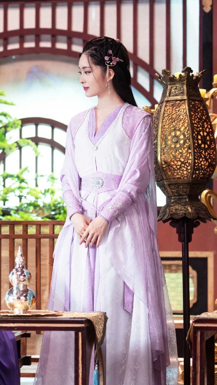 The Splendor of Hanfu Fashion in a Flower Basket Show The Splendor of Hanfu Fashion in a Flower Basket Show
