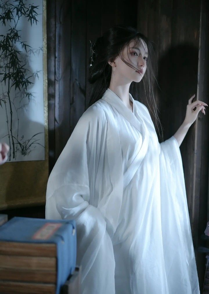 Exploring the Cultural Significance of Cloud-Stepping Hanfu Shoes Exploring the Cultural Significance of Cloud-Stepping Hanfu Shoes