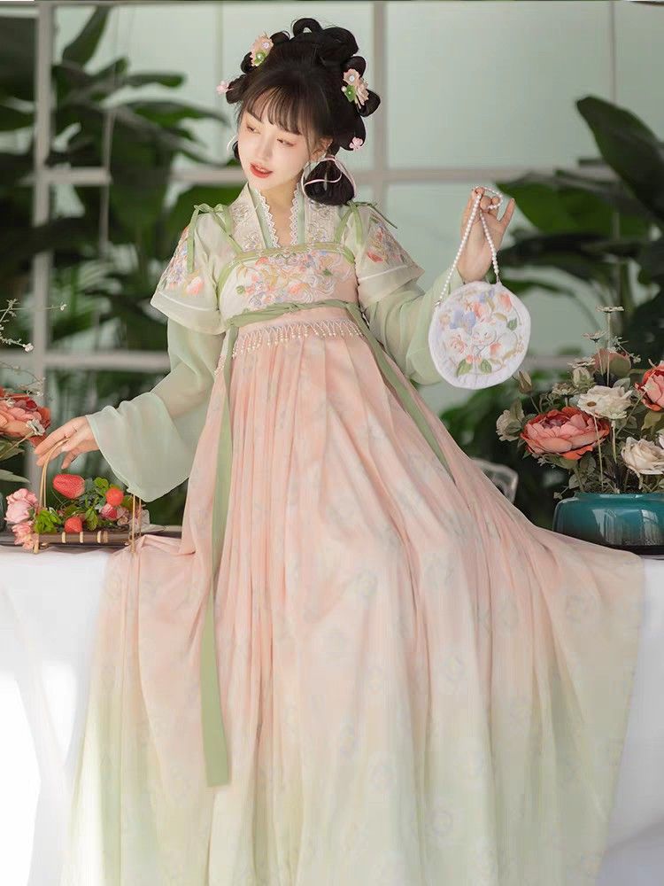 Girls Traditional Chinese Guzheng Performance in Traditional Hanfu Clothing Girls Traditional Chinese Guzheng Performance in Traditional Hanfu Clothing
