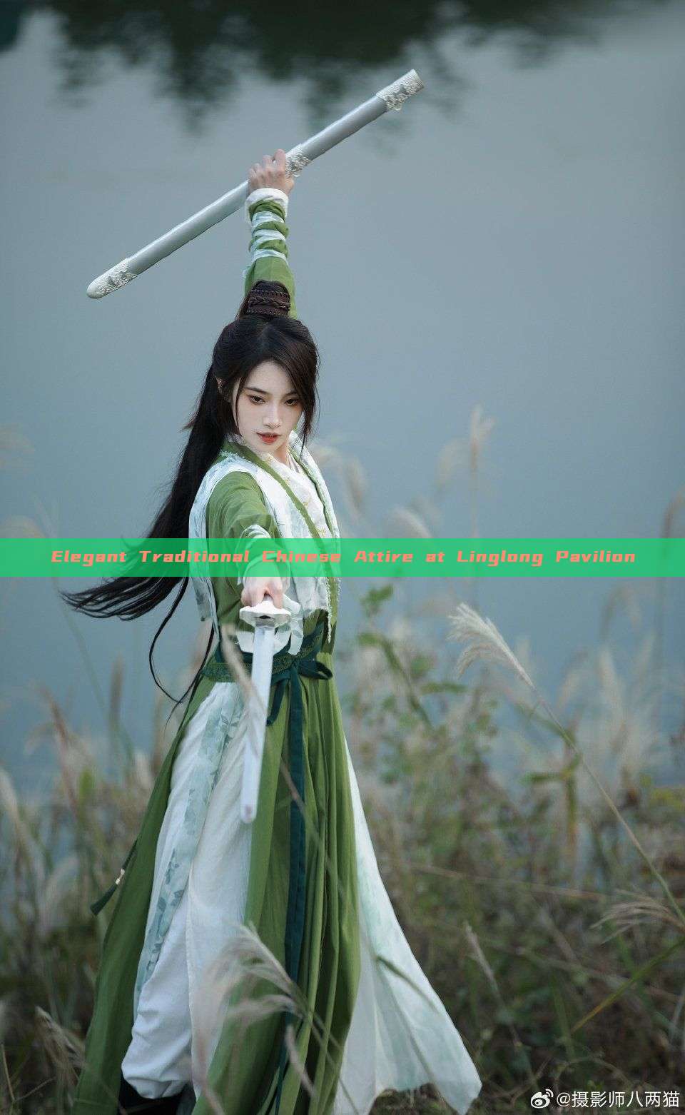 Elegant Traditional Chinese Attire at Linglong Pavilion Elegant Traditional Chinese Attire at Linglong Pavilion