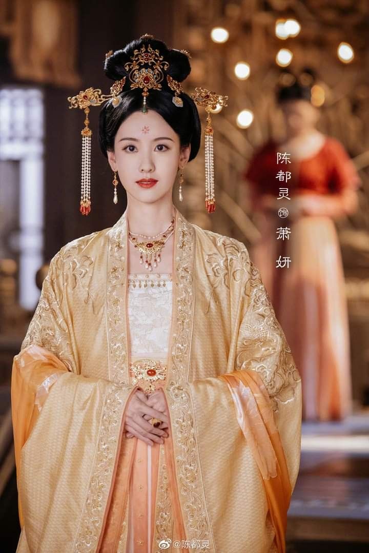 Allure of Traditional Chinese Cheongsam:The Seductive and Comfortable Fashion Allure of Traditional Chinese Cheongsam:The Seductive and Comfortable Fashion