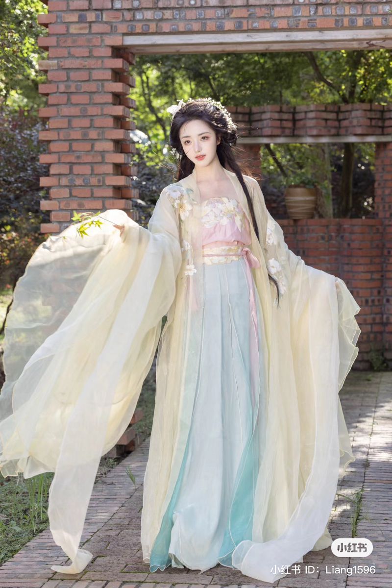 The Subculture of Qipao:Embracing Traditional Chinese Elegance The Subculture of Qipao:Embracing Traditional Chinese Elegance