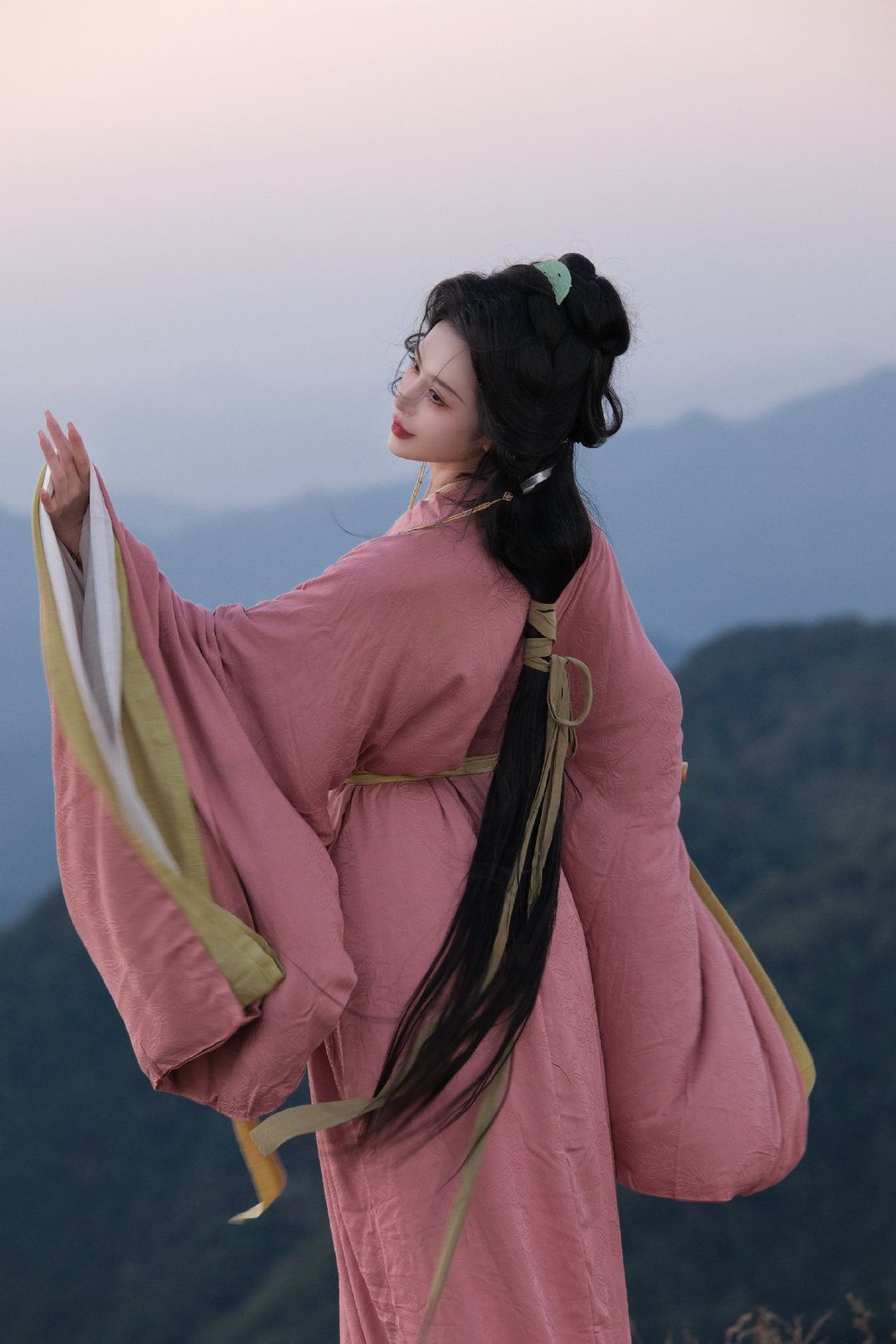 Embracing the Elegance of a Ladys Cheongsam Dress:A Blend of Tradition and Modernity Embracing the Elegance of a Ladys Cheongsam Dress:A Blend of Tradition and Modernity
