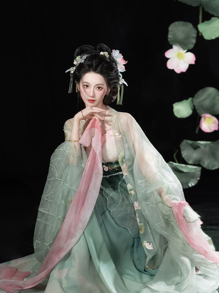 The Splendor of Song Dynasty Hanfu:The Art of Reconstructing Ancient Elegance