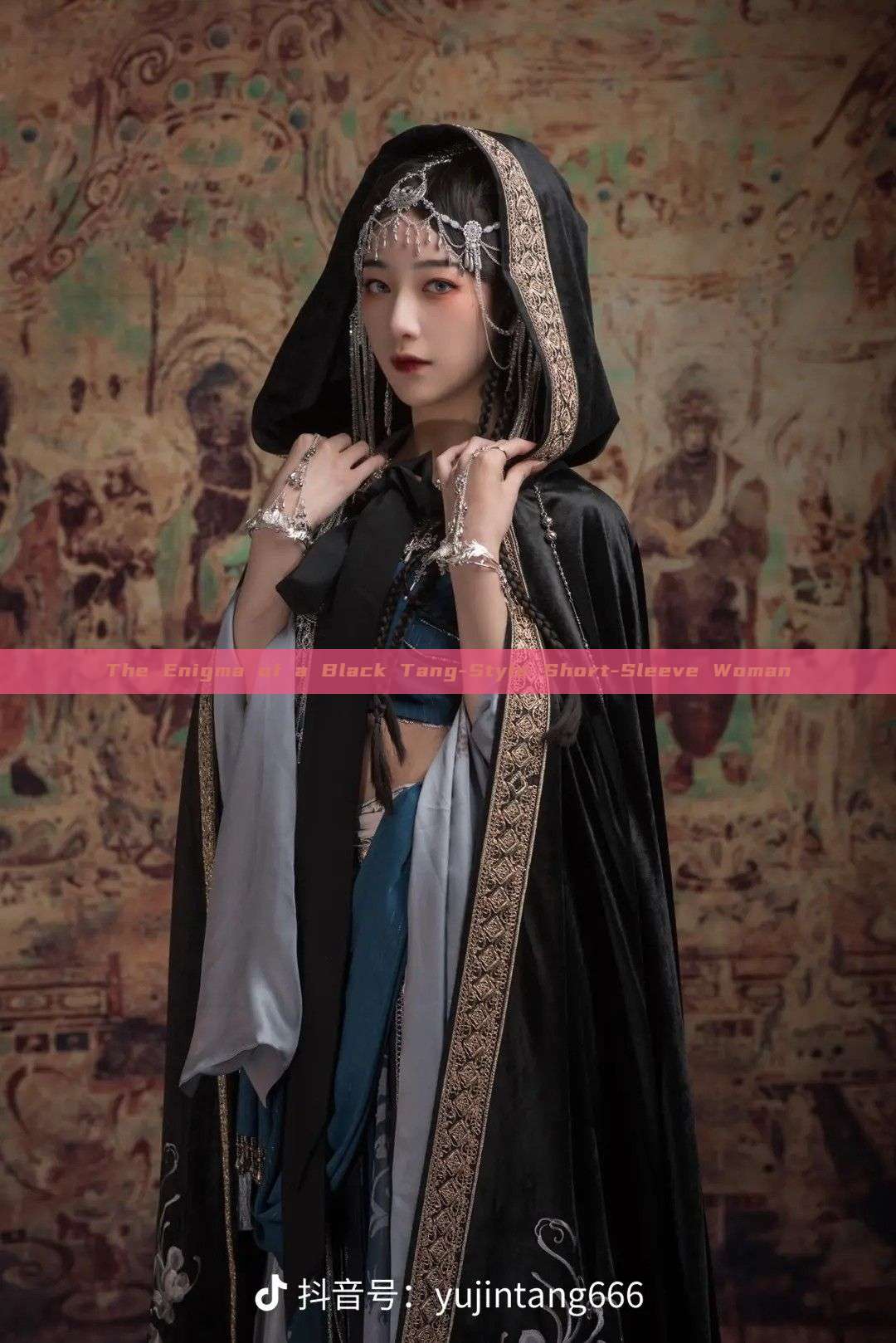 The Enigma of a Black Tang-Style Short-Sleeve Woman The Enigma of a Black Tang-Style Short-Sleeve Woman