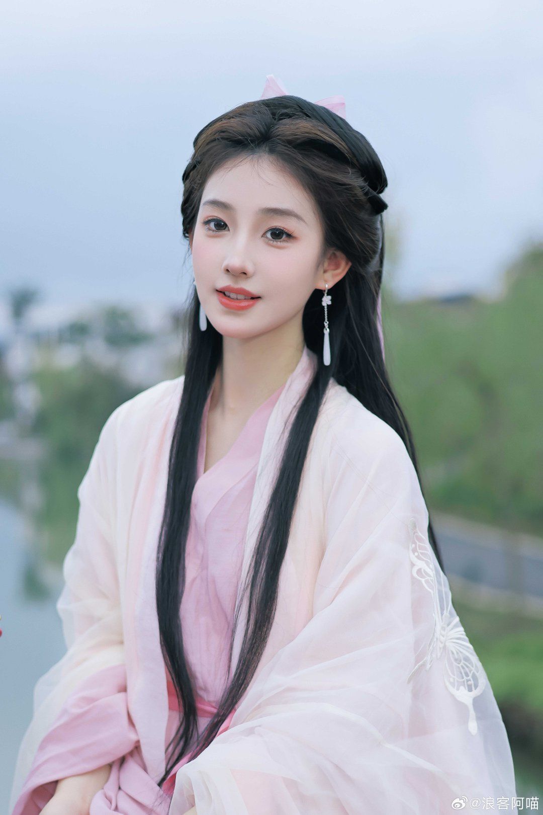 Embracing Traditional Elegance:Korean-Style Cheongsam Dress Embracing Traditional Elegance:Korean-Style Cheongsam Dress