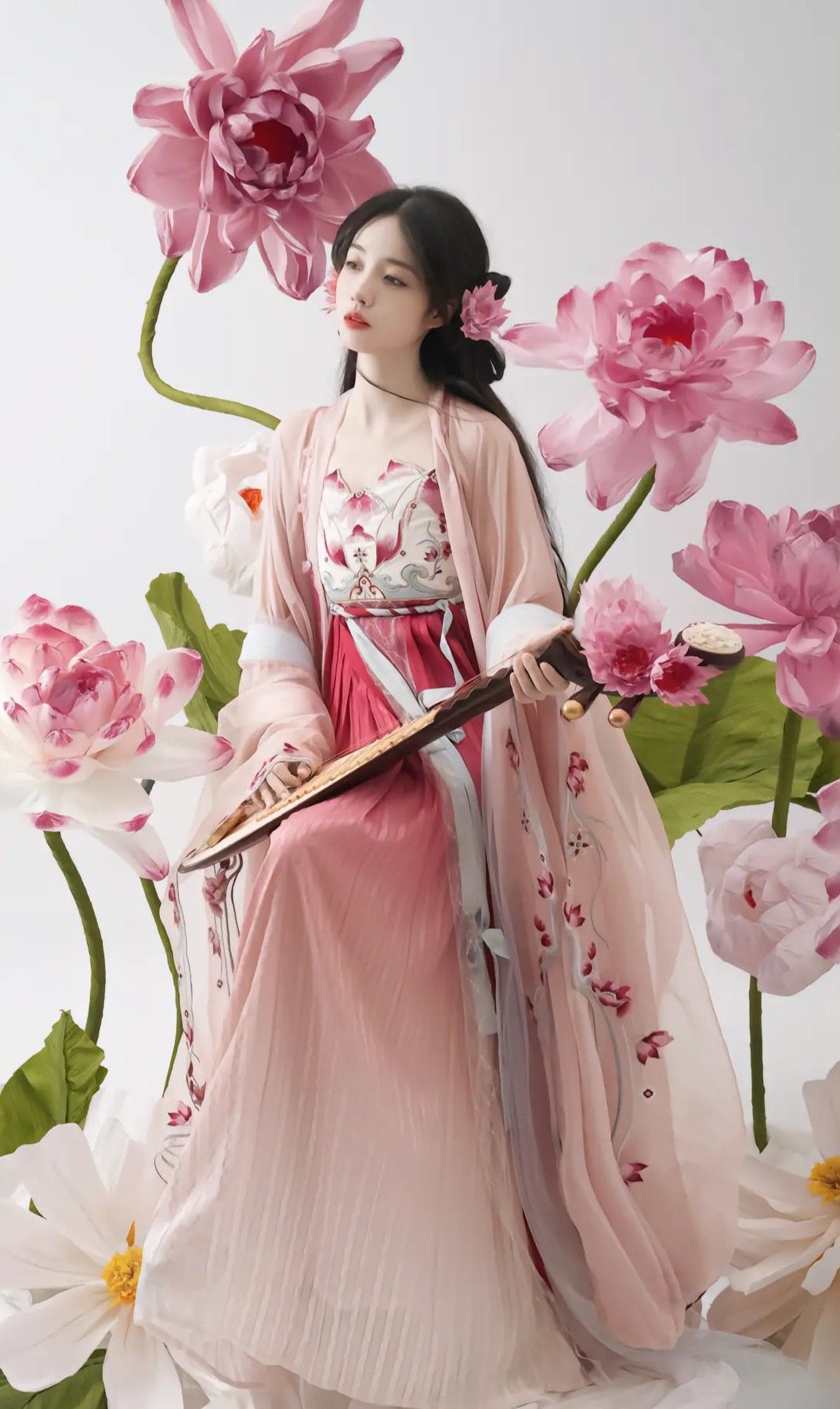 The Elegance of Cheongsam:Embracing the Beauty of Wind,Flower,Snow,and Moon The Elegance of Cheongsam:Embracing the Beauty of Wind,Flower,Snow,and Moon