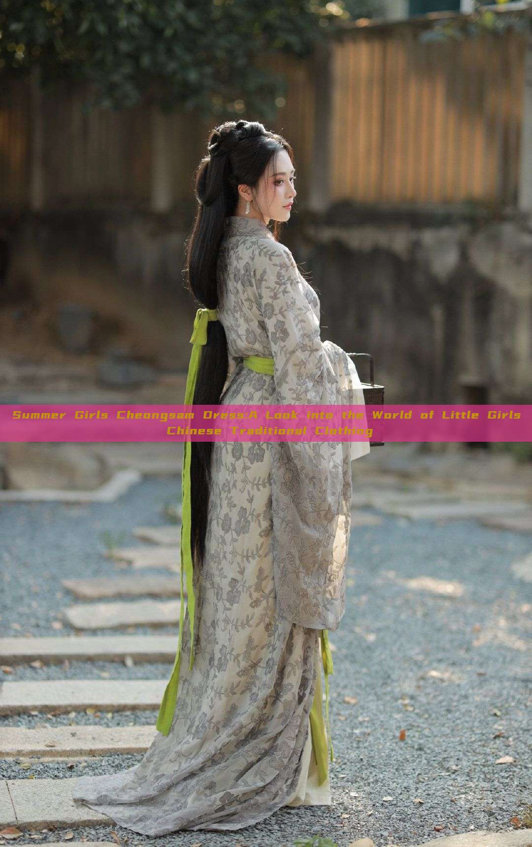 Summer Girls Cheongsam Dress:A Look into the World of Little Girls Chinese Traditional Clothing Summer Girls Cheongsam Dress:A Look into the World of Little Girls Chinese Traditional Clothing