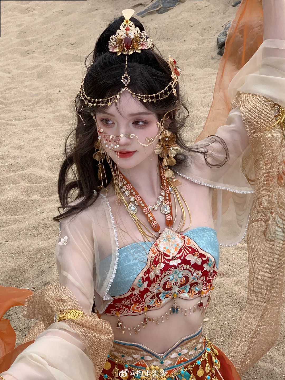 Ethereal Elegance of Hanfu:A Journey into the World of Subtle Splendor Ethereal Elegance of Hanfu:A Journey into the World of Subtle Splendor