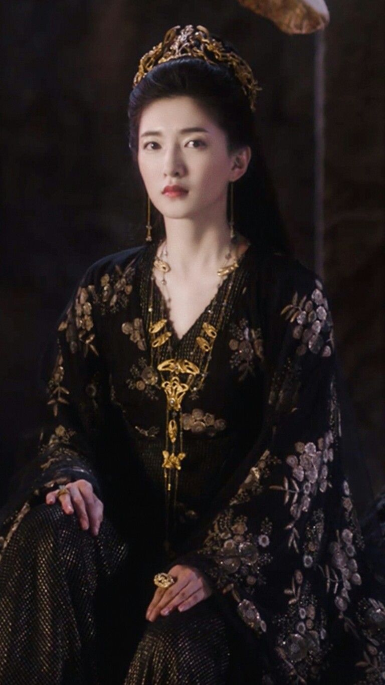 Everyday Elegance in a Simple Qipao Subtle Charm for Autumn Winter Everyday Elegance in a Simple Qipao Subtle Charm for Autumn Winter