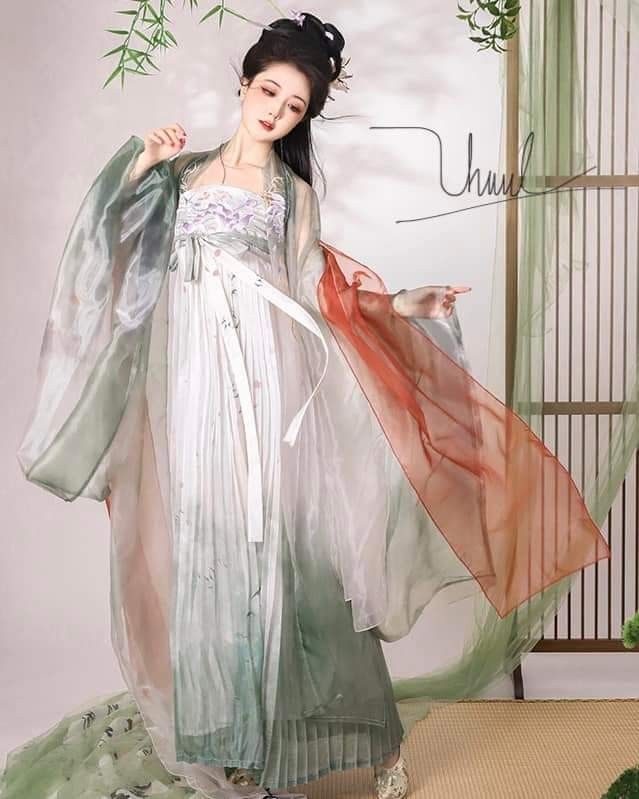 Original Hanfu Fashion for Summer:Designing an Elegant Womens Hanfu Dress Original Hanfu Fashion for Summer:Designing an Elegant Womens Hanfu Dress