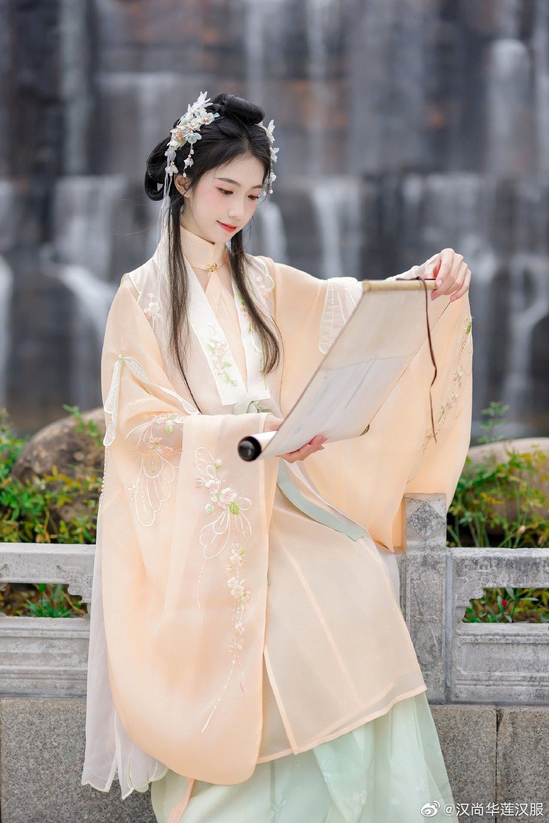 Plus-Size Sisters Qipao Revamp:Embracing New Styles of the Flagship Dress Plus-Size Sisters Qipao Revamp:Embracing New Styles of the Flagship Dress