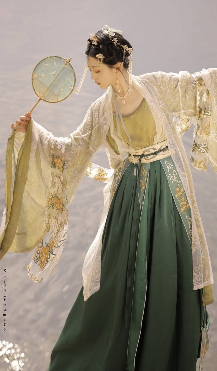 The Enchanting Tale of Xiao Qiao in Swan Dream Hanfu The Enchanting Tale of Xiao Qiao in Swan Dream Hanfu