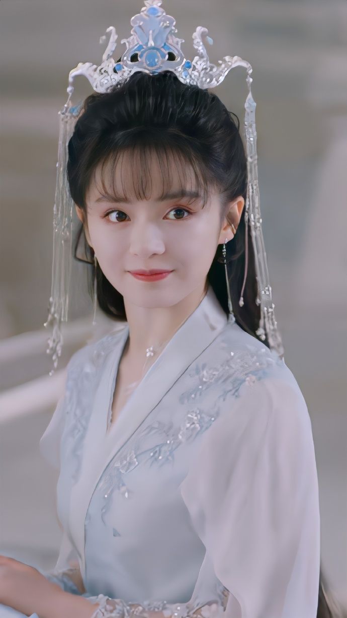 Hanfu Fashion:Exploring Traditional Chinese Style in Fashion Suites Hanfu Fashion:Exploring Traditional Chinese Style in Fashion Suites