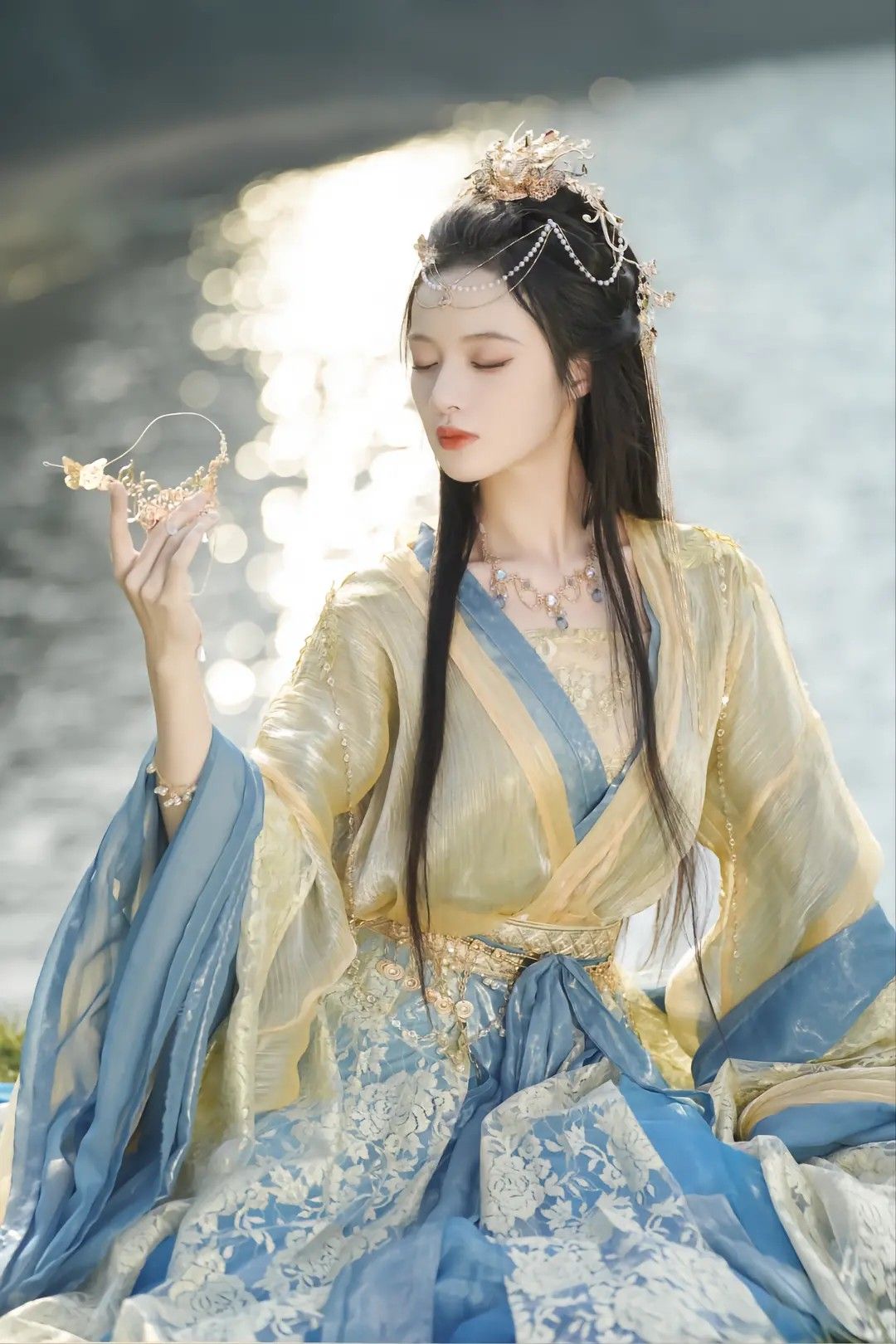 A Summer in Lavender:The Enchantment of a Young Girls Hanfu Costume A Summer in Lavender:The Enchantment of a Young Girls Hanfu Costume