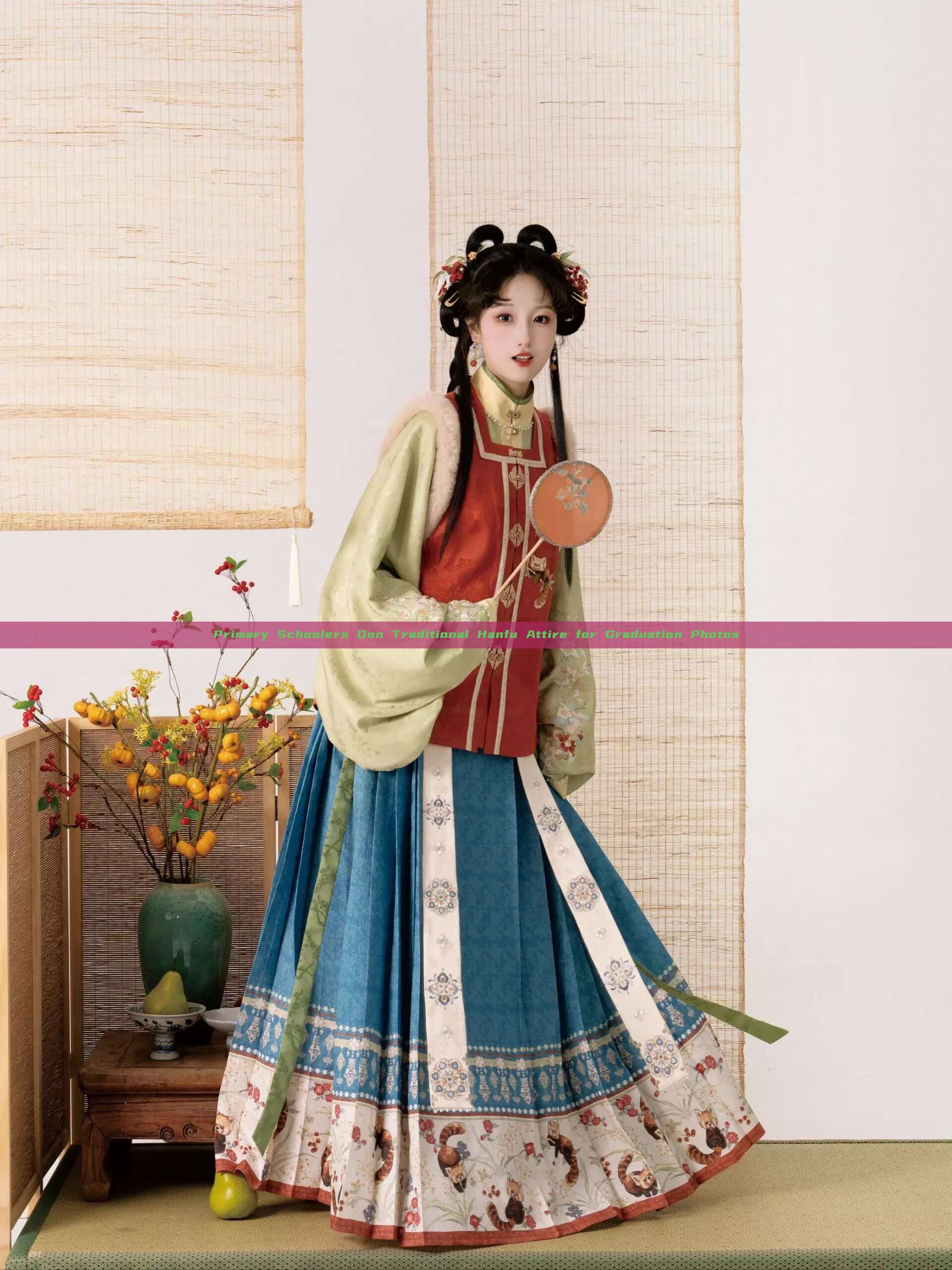 Primary Schoolers Don Traditional Hanfu Attire for Graduation Photos Primary Schoolers Don Traditional Hanfu Attire for Graduation Photos