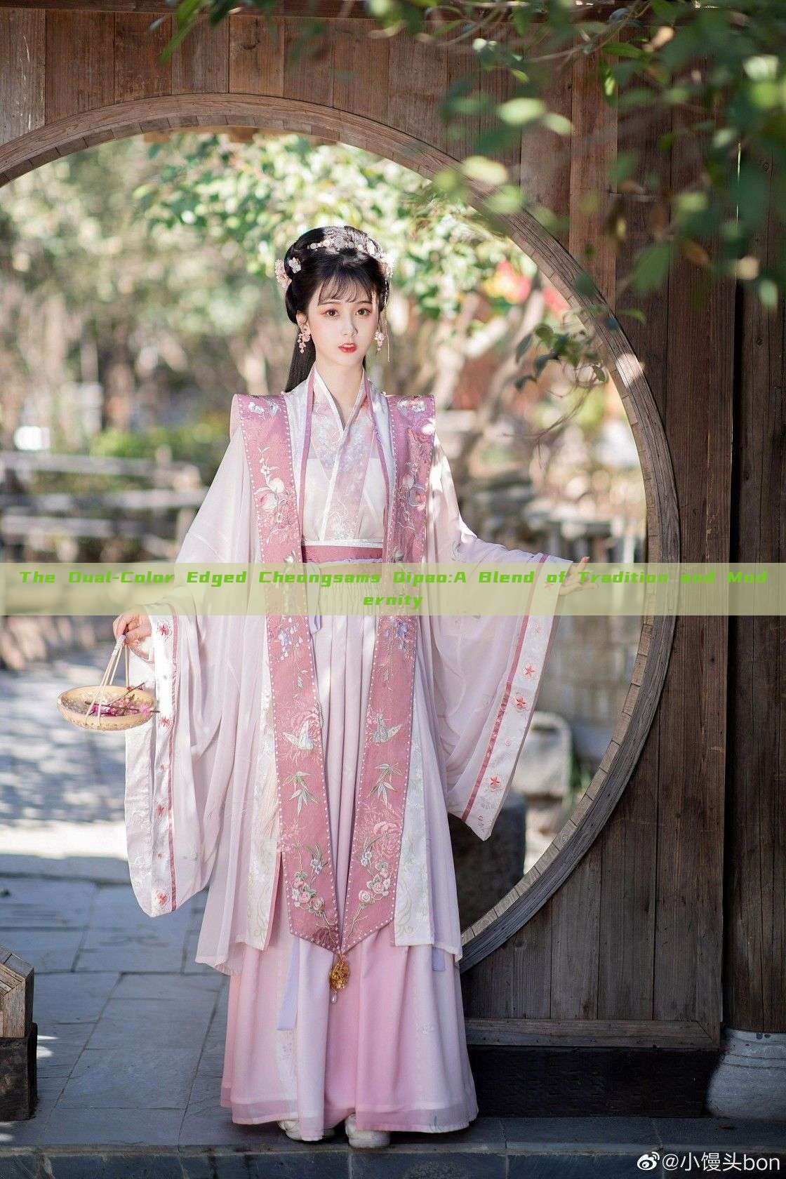 The Dual-Color Edged Cheongsams Qipao:A Blend of Tradition and Modernity The Dual-Color Edged Cheongsams Qipao:A Blend of Tradition and Modernity