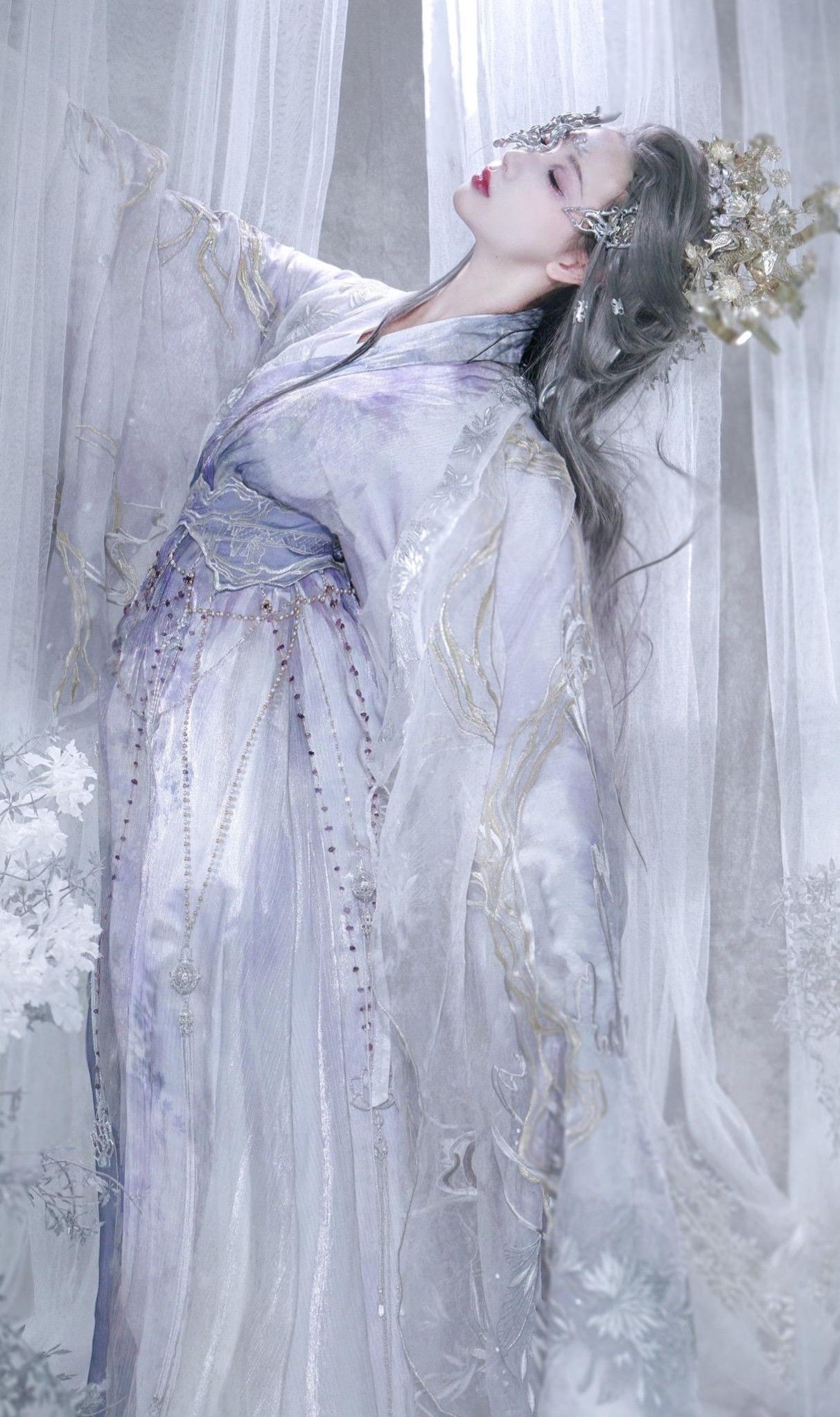Exploring the World of Traditional Chinese Fashion:小豆蔻 and Her十三余 Hanfu Style Journey Exploring the World of Traditional Chinese Fashion:小豆蔻 and Her十三余 Hanfu Style Journey