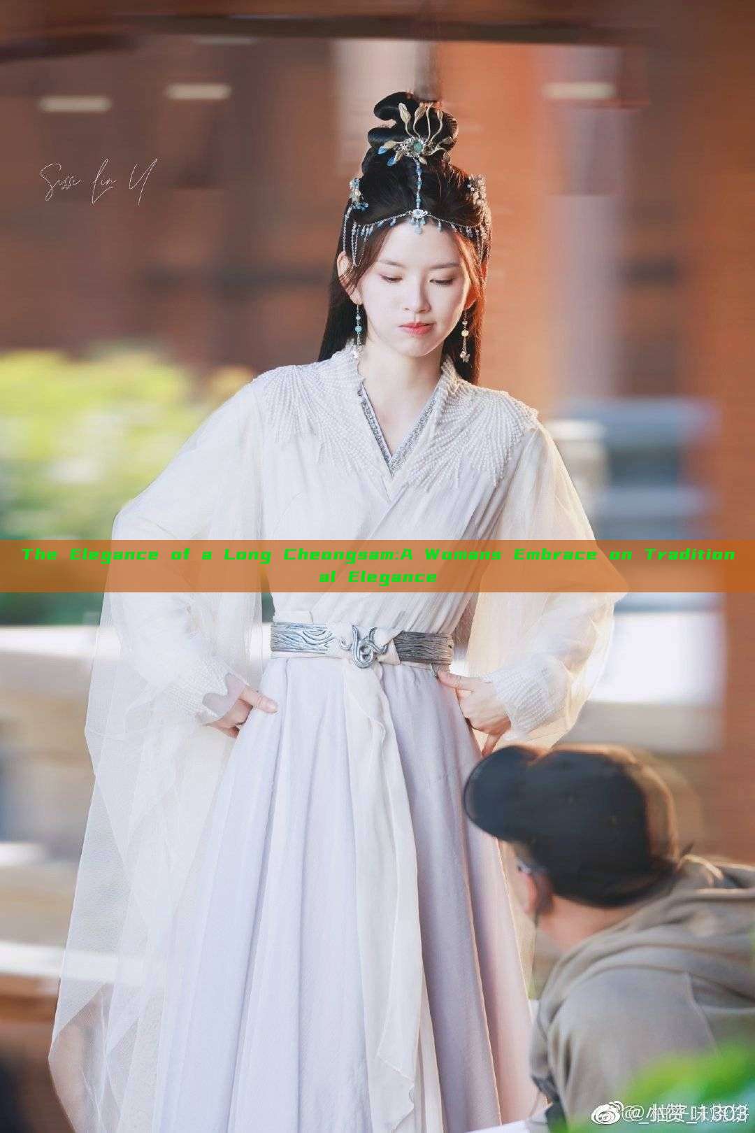 The Elegance of a Long Cheongsam:A Womans Embrace on Traditional Elegance The Elegance of a Long Cheongsam:A Womans Embrace on Traditional Elegance