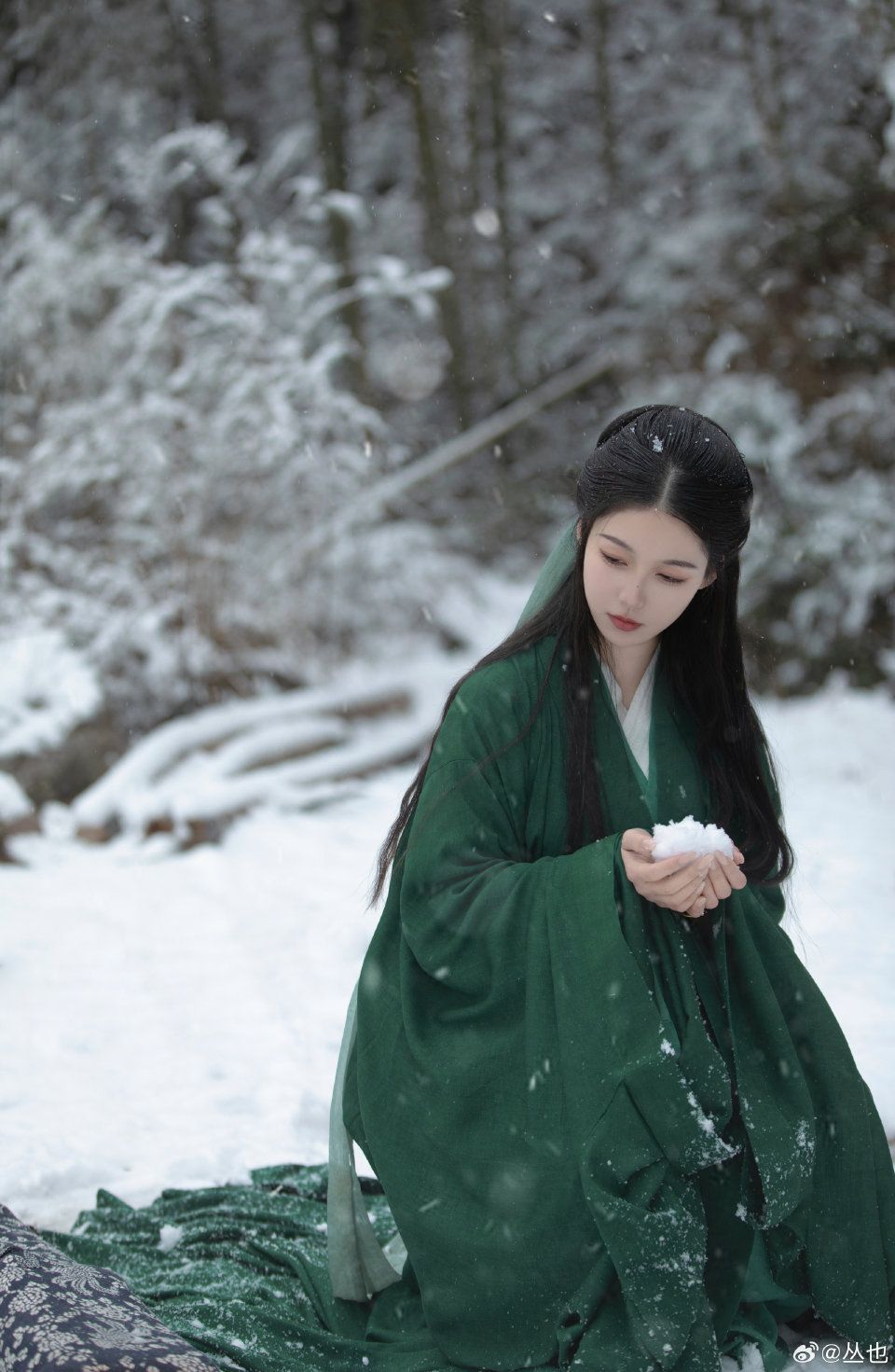 Embracing the Traditional:蚀骨旗袍 for Plus-Size Women Embracing the Traditional:蚀骨旗袍 for Plus-Size Women