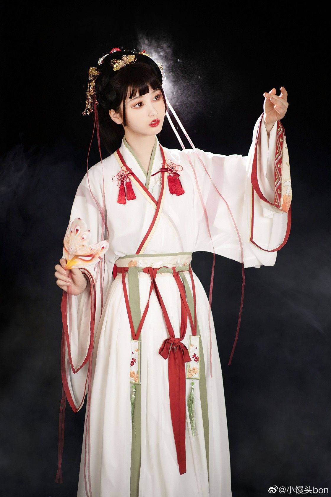 Red Child-Size Horseface Skirt:A Fashionable and Cultural Icon for Children Red Child-Size Horseface Skirt:A Fashionable and Cultural Icon for Children