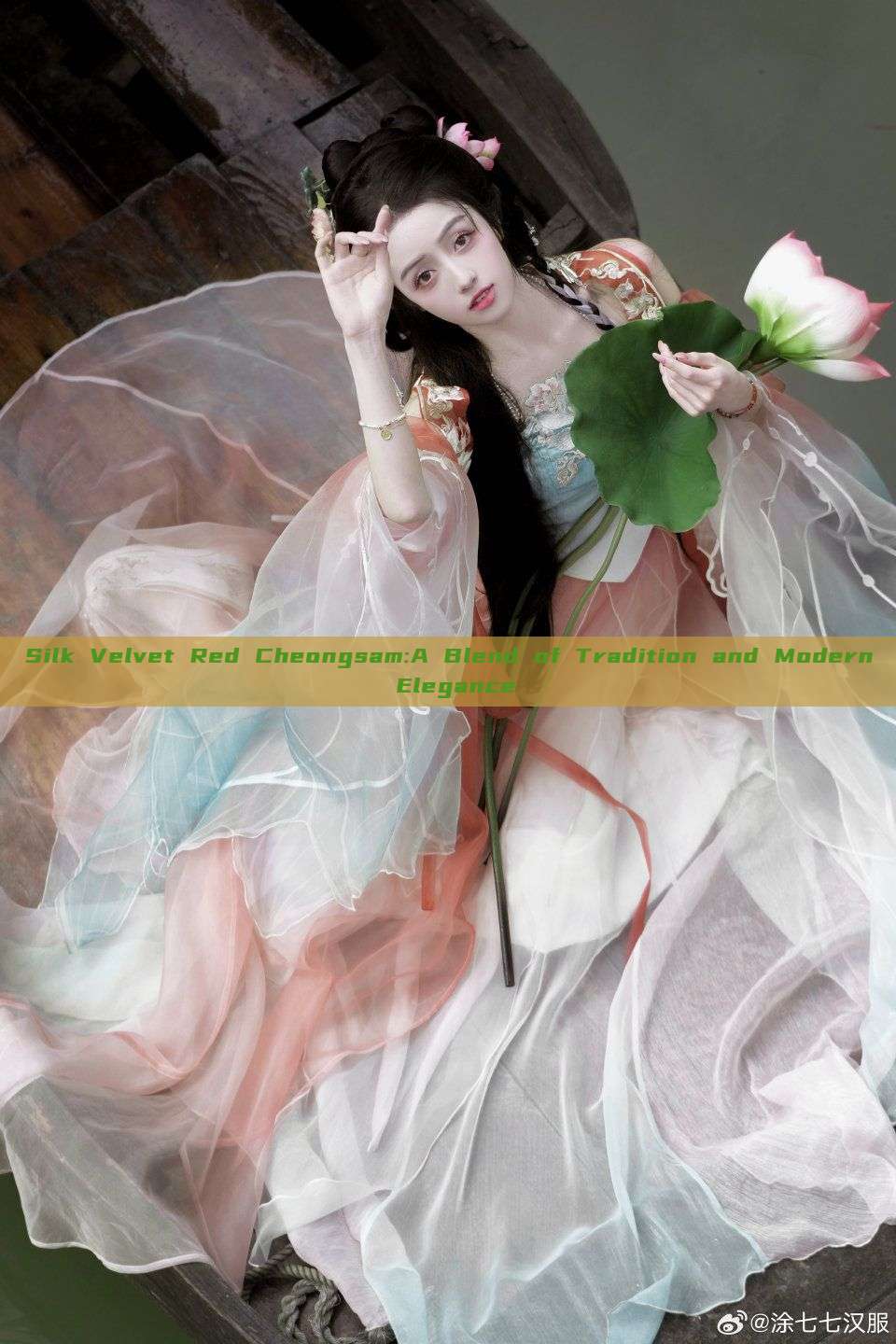 Silk Velvet Red Cheongsam:A Blend of Tradition and Modern Elegance Silk Velvet Red Cheongsam:A Blend of Tradition and Modern Elegance