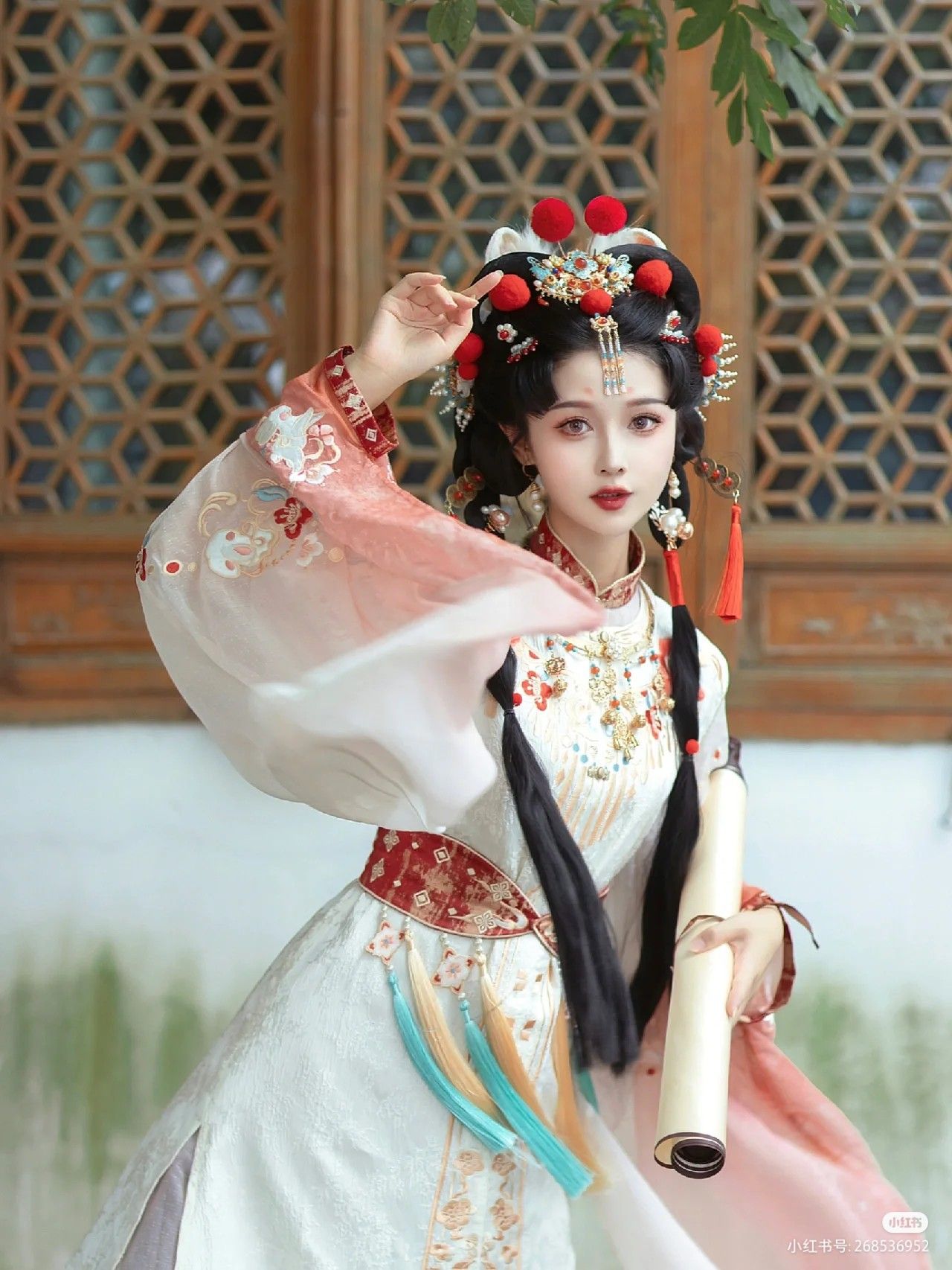 Embroidery Blossoms in Traditional Hanfu:The Art of Chinese Hanfu Embroidery Embroidery Blossoms in Traditional Hanfu:The Art of Chinese Hanfu Embroidery