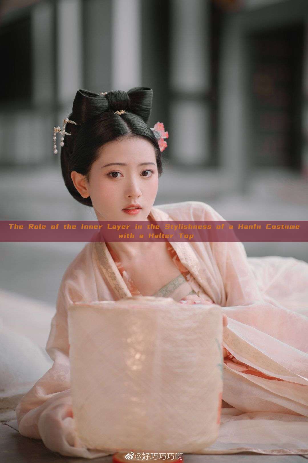 The Role of the Inner Layer in the Stylishness of a Hanfu Costume with a Halter Top The Role of the Inner Layer in the Stylishness of a Hanfu Costume with a Halter Top