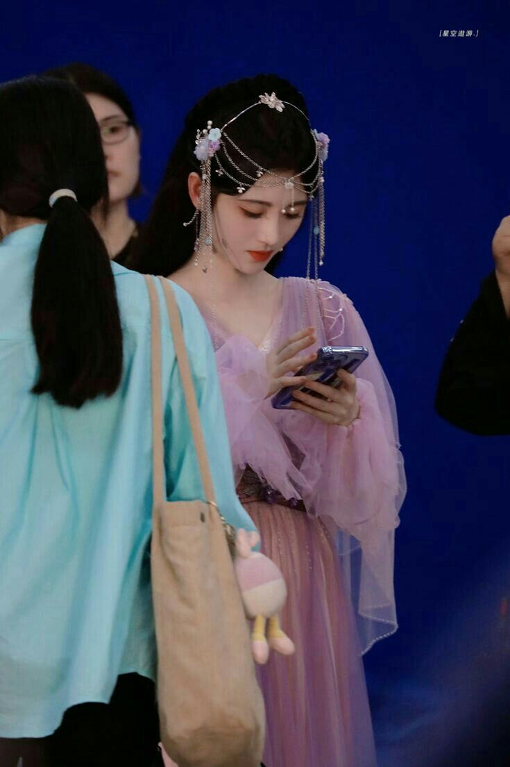 Enhanced Cheongsam as a Toast-Worthy Ceremonial Robe:A Look into Modern Evolution Enhanced Cheongsam as a Toast-Worthy Ceremonial Robe:A Look into Modern Evolution