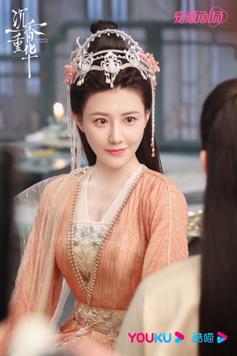 Blooming Beauty:The Role of Flower-Inspired Hair Accessories in Traditional Hanfu Fashion Blooming Beauty:The Role of Flower-Inspired Hair Accessories in Traditional Hanfu Fashion