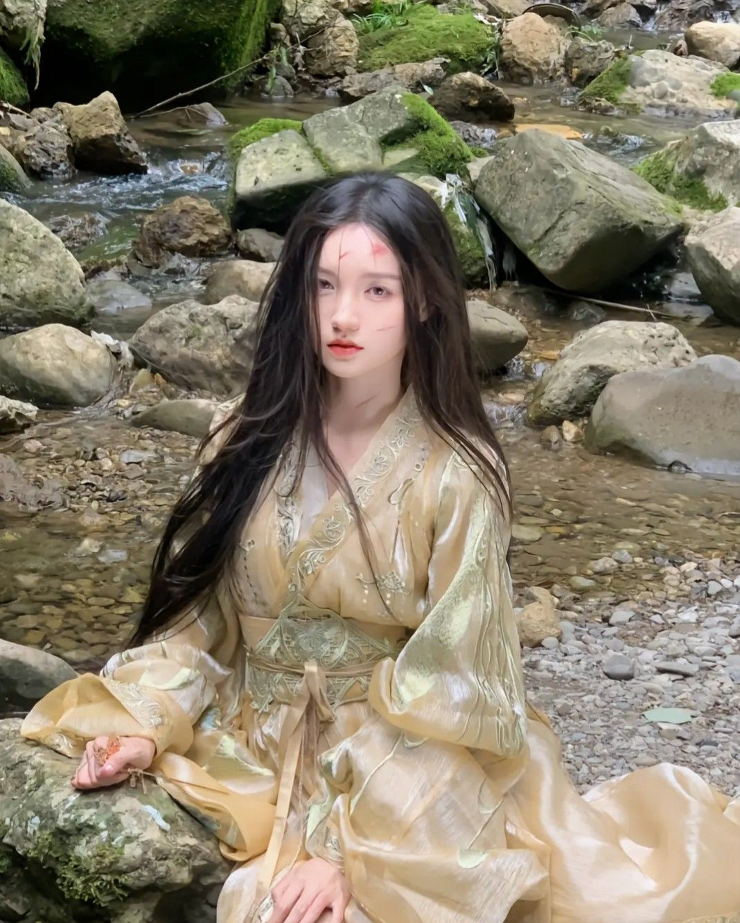 Spring Arrival in Traditional Hanfu Fashion:A Journey Through Time Spring Arrival in Traditional Hanfu Fashion:A Journey Through Time