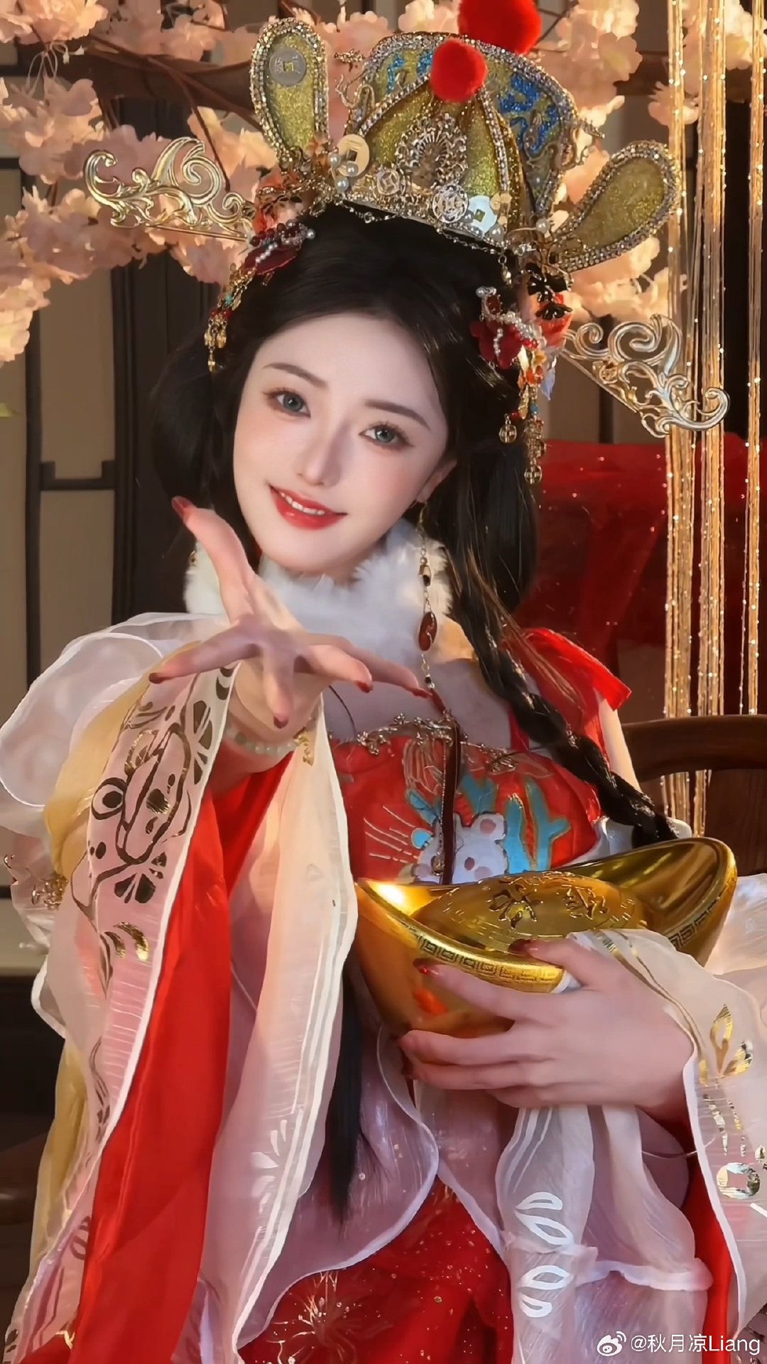 Embracing Summer with Enhanced Qipao:A Fashionable Revival Embracing Summer with Enhanced Qipao:A Fashionable Revival