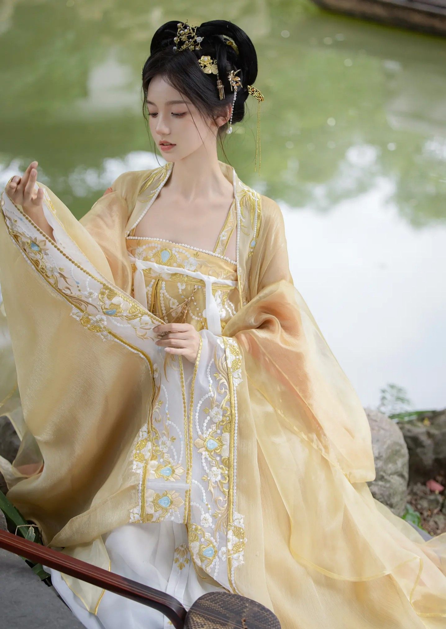 Plus-Size Modernized Tangzhuang Women:Embracing Traditional Elegance with a Modern Twist Plus-Size Modernized Tangzhuang Women:Embracing Traditional Elegance with a Modern Twist