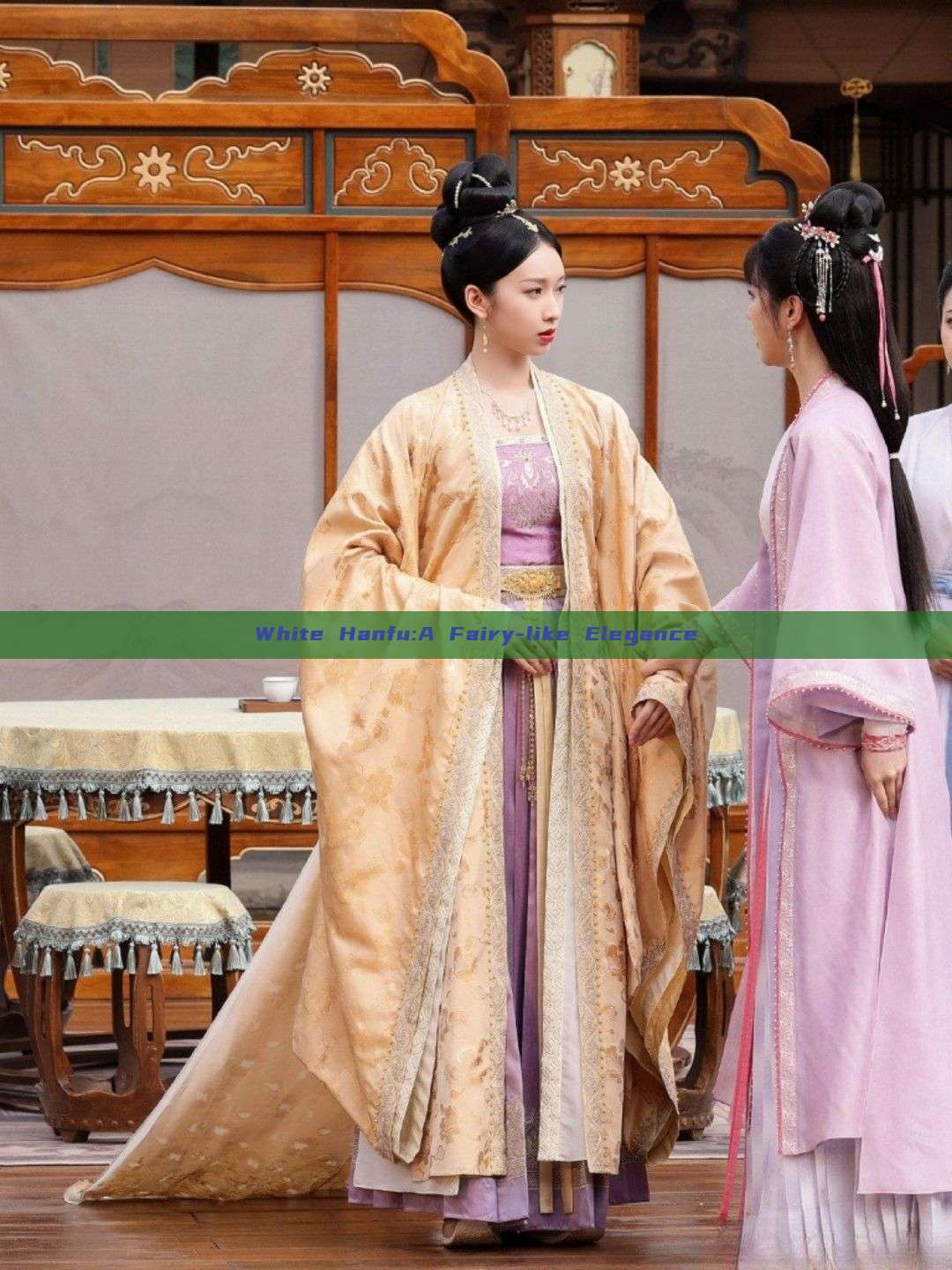 White Hanfu:A Fairy-like Elegance