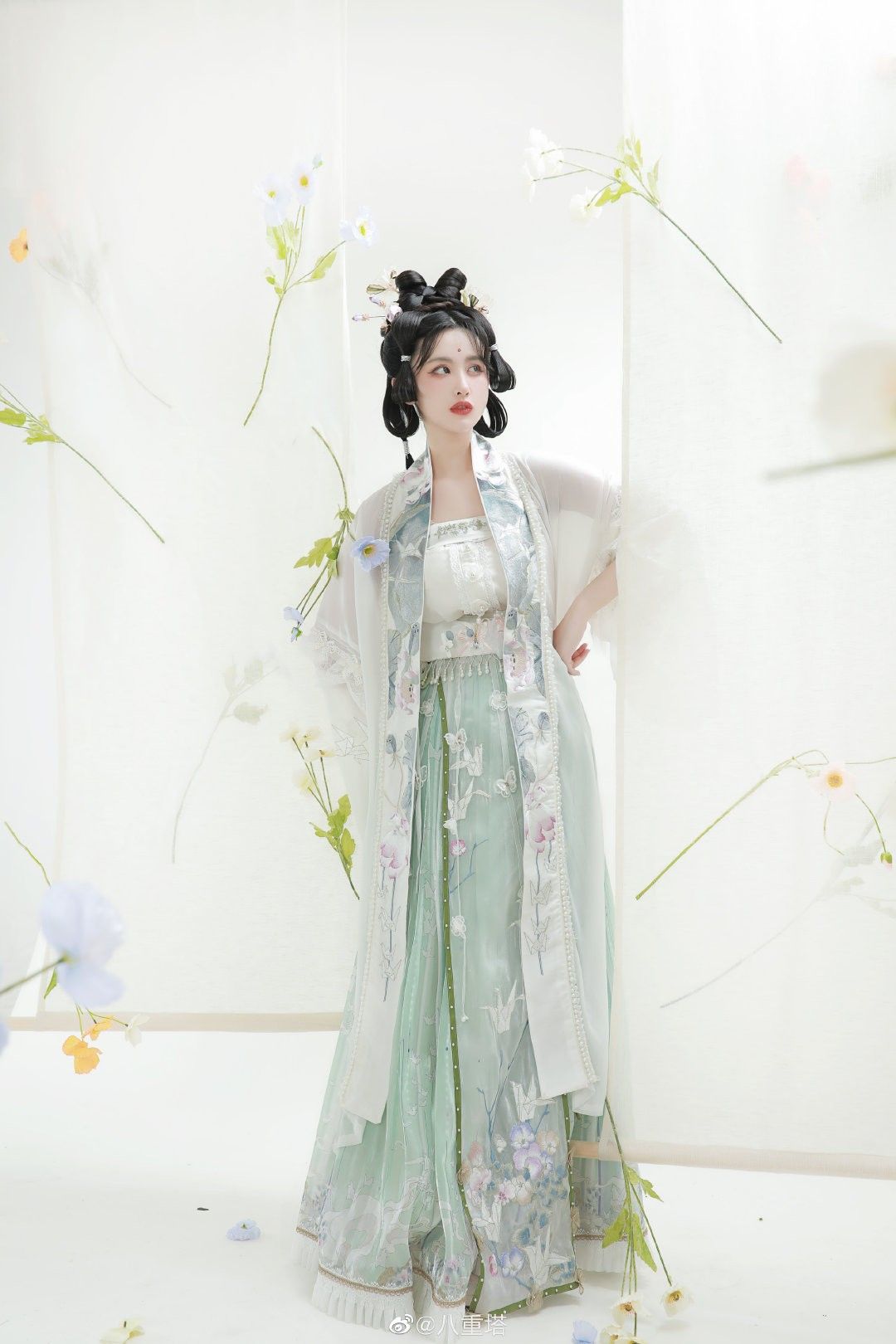 Preserving Traditional Chinese Heritage:Childrens Hanfu Lantern Festival Preserving Traditional Chinese Heritage:Childrens Hanfu Lantern Festival
