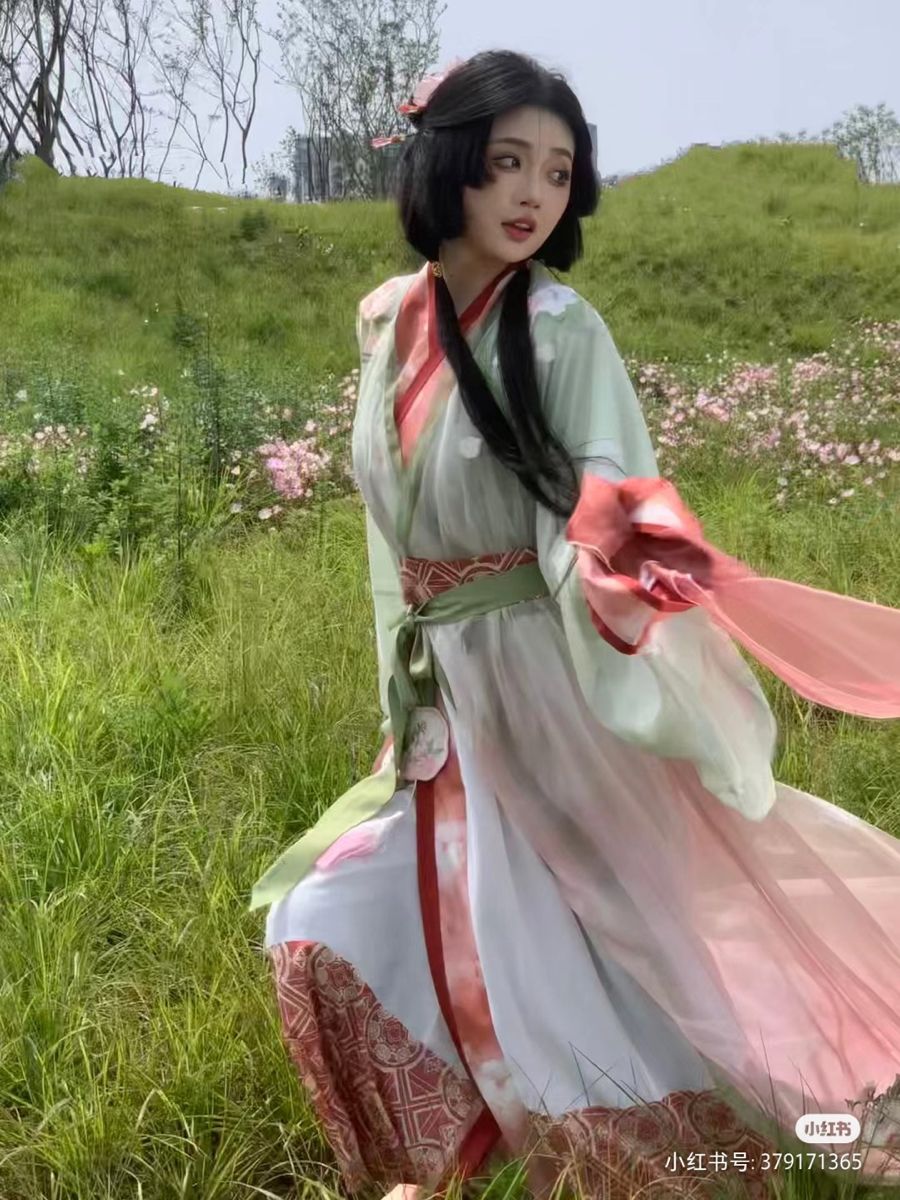 Embracing Modernity in Silk:The Evolution of Cheongsam Skirt with a Velvet Touch Embracing Modernity in Silk:The Evolution of Cheongsam Skirt with a Velvet Touch