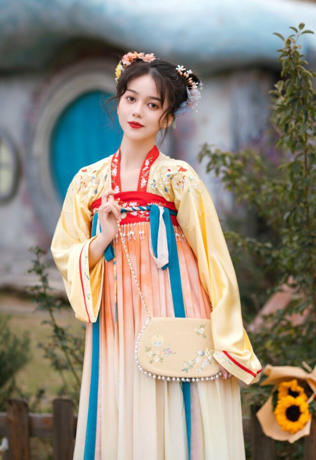 The Enchantment of Black Cheongsam Evening Gowns for Autumn Winter Seasons The Enchantment of Black Cheongsam Evening Gowns for Autumn Winter Seasons