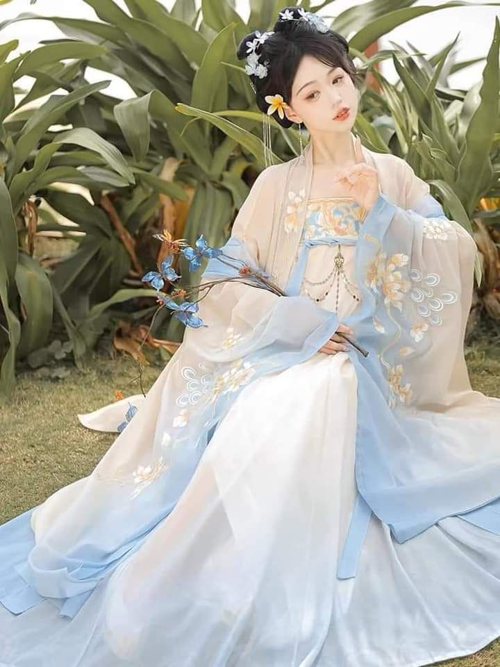 Chinese-Style Girls Tang Suit:A Blend of Tradition and Modernity Chinese-Style Girls Tang Suit:A Blend of Tradition and Modernity