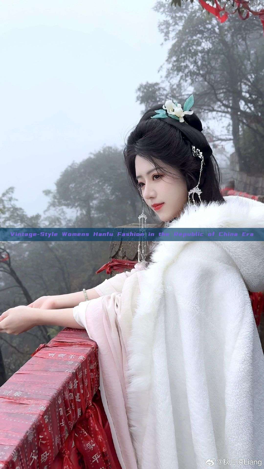 Vintage-Style Womens Hanfu Fashion in the Republic of China Era Vintage-Style Womens Hanfu Fashion in the Republic of China Era